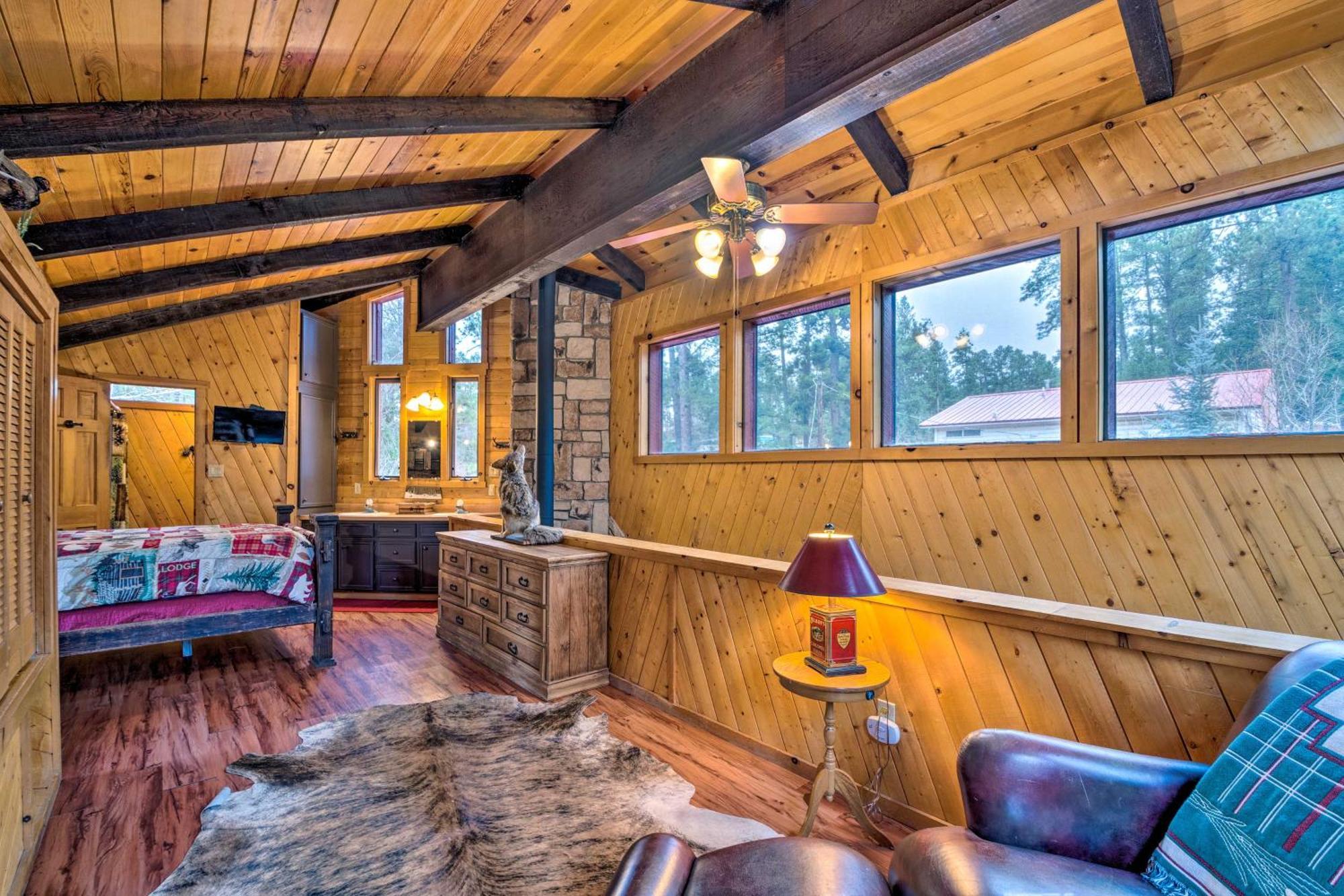 Unique Bear Country Cabin In Ruidoso With Hot Tub! エクステリア 写真