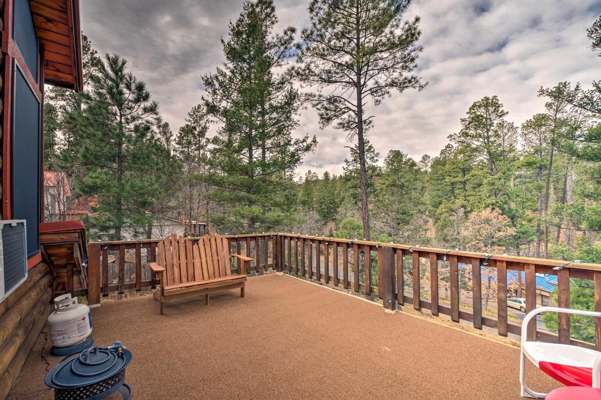 Unique Bear Country Cabin In Ruidoso With Hot Tub! エクステリア 写真