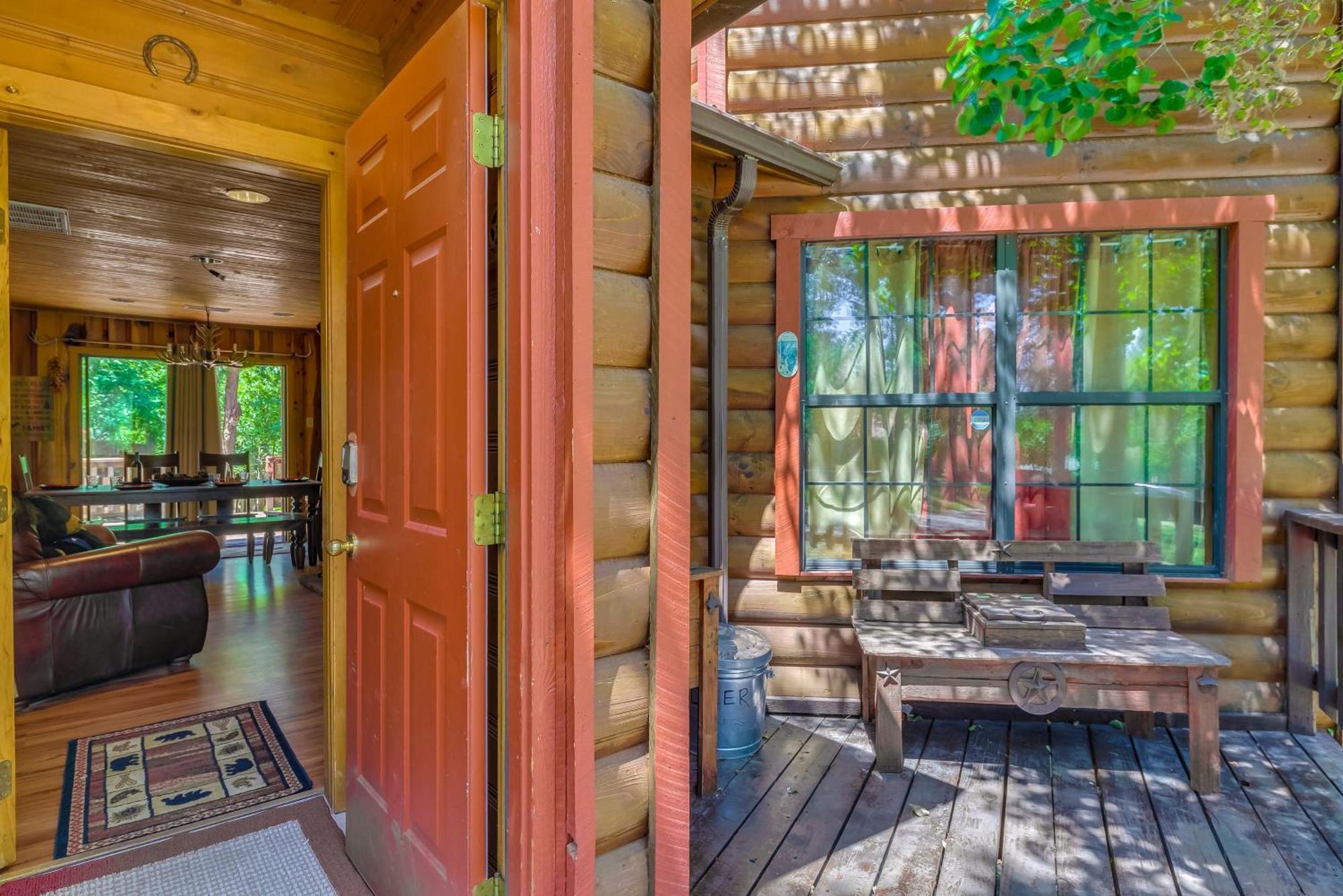 Unique Bear Country Cabin In Ruidoso With Hot Tub! エクステリア 写真