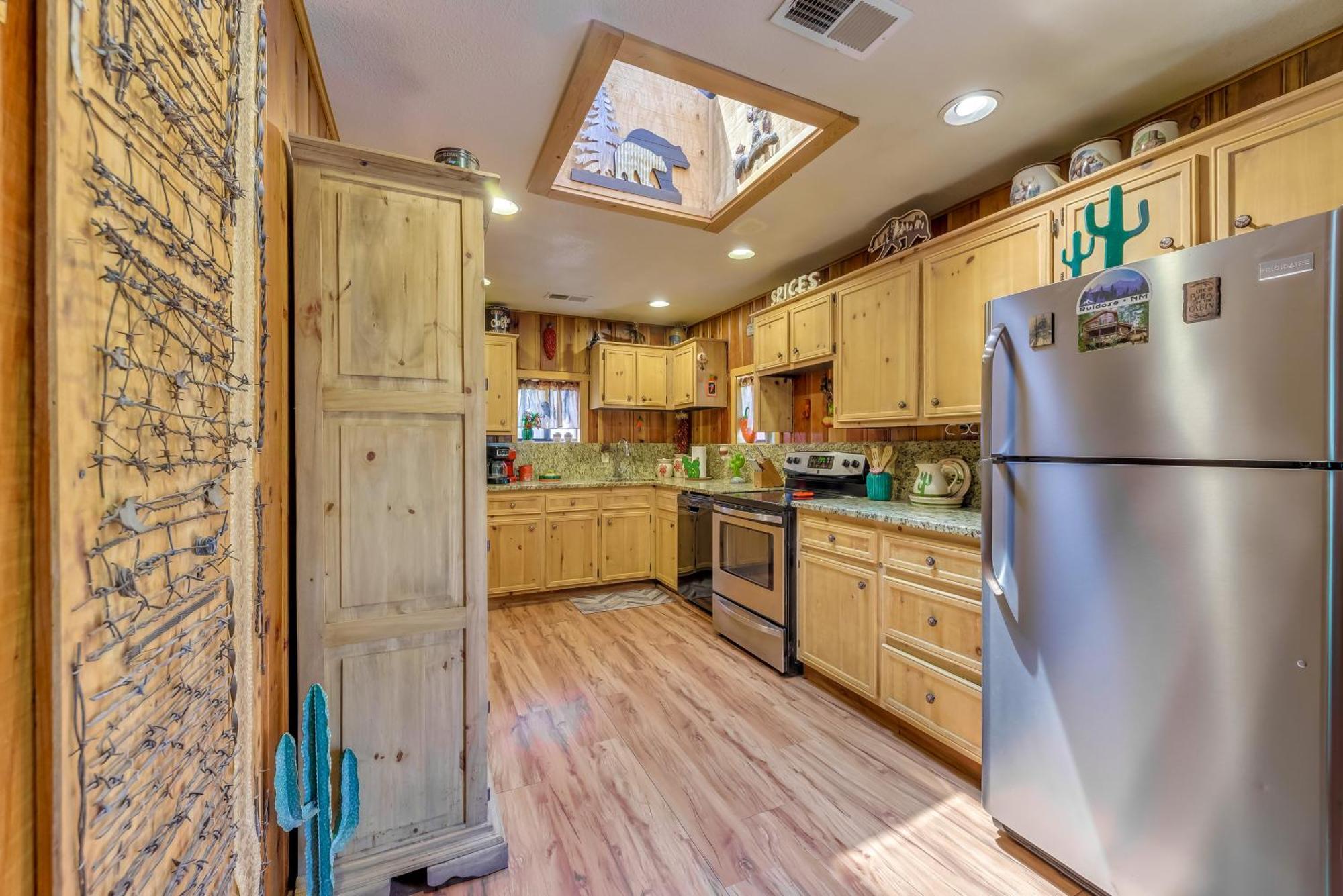 Unique Bear Country Cabin In Ruidoso With Hot Tub! エクステリア 写真