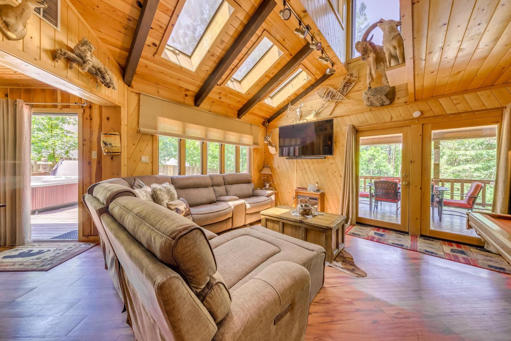 Unique Bear Country Cabin In Ruidoso With Hot Tub! エクステリア 写真