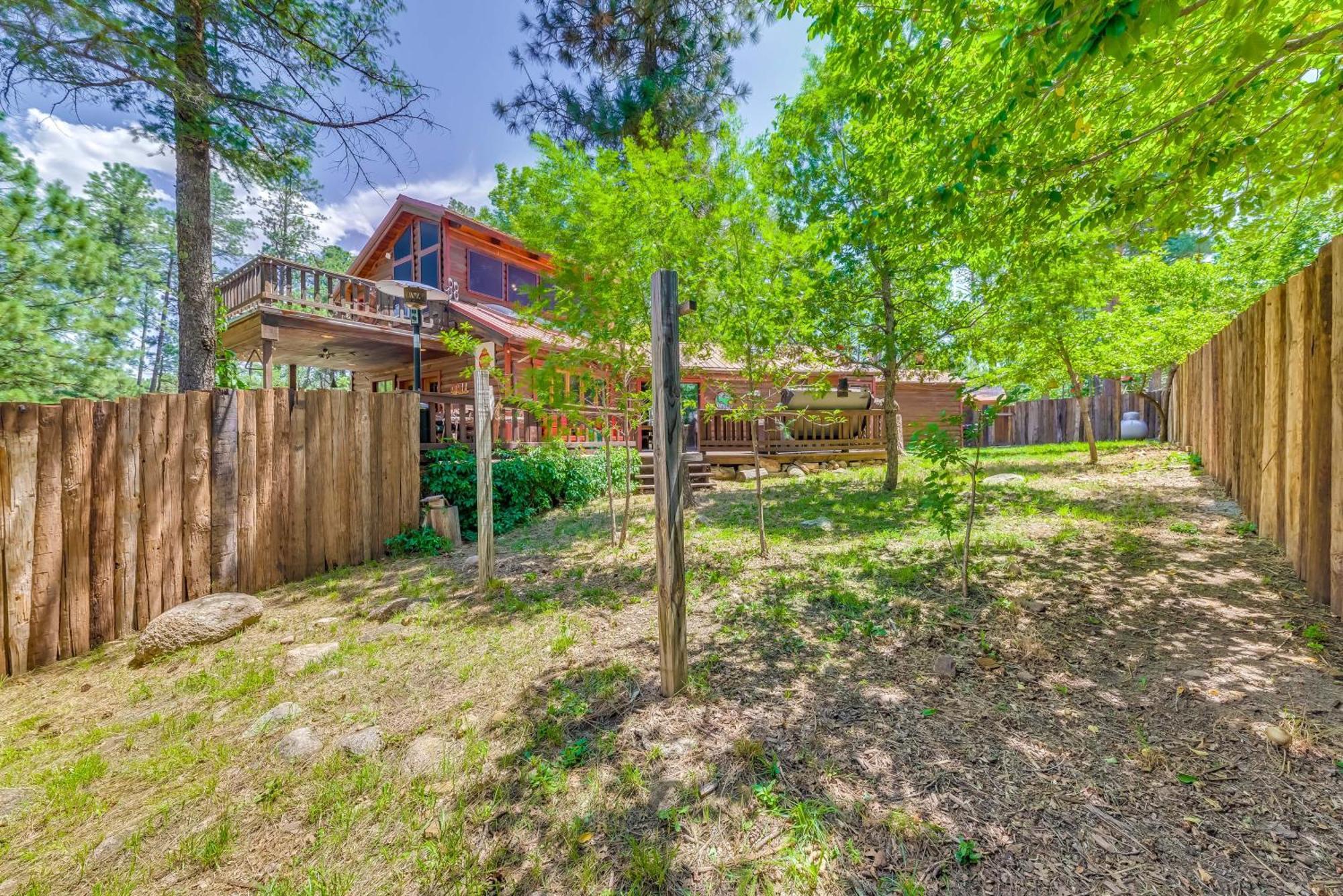 Unique Bear Country Cabin In Ruidoso With Hot Tub! エクステリア 写真